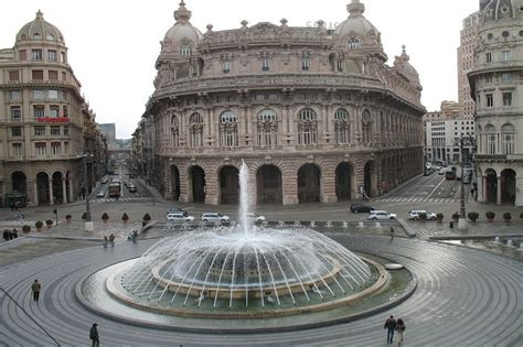 Piazza De Ferrari, Genova with fountain